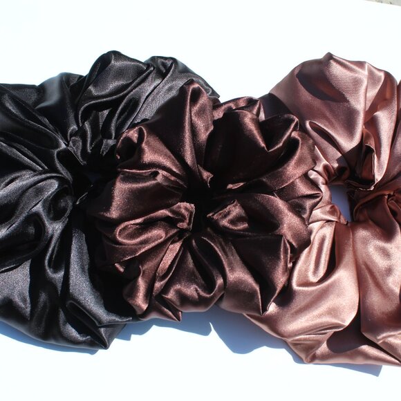 Oversized Natural multi color satin scrunchy set